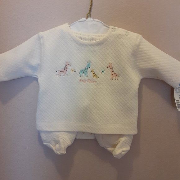 Oshkosh B'Gosh Other - New Baby B'Gosh 2 pc Quilted Outfit size 0-3 mos